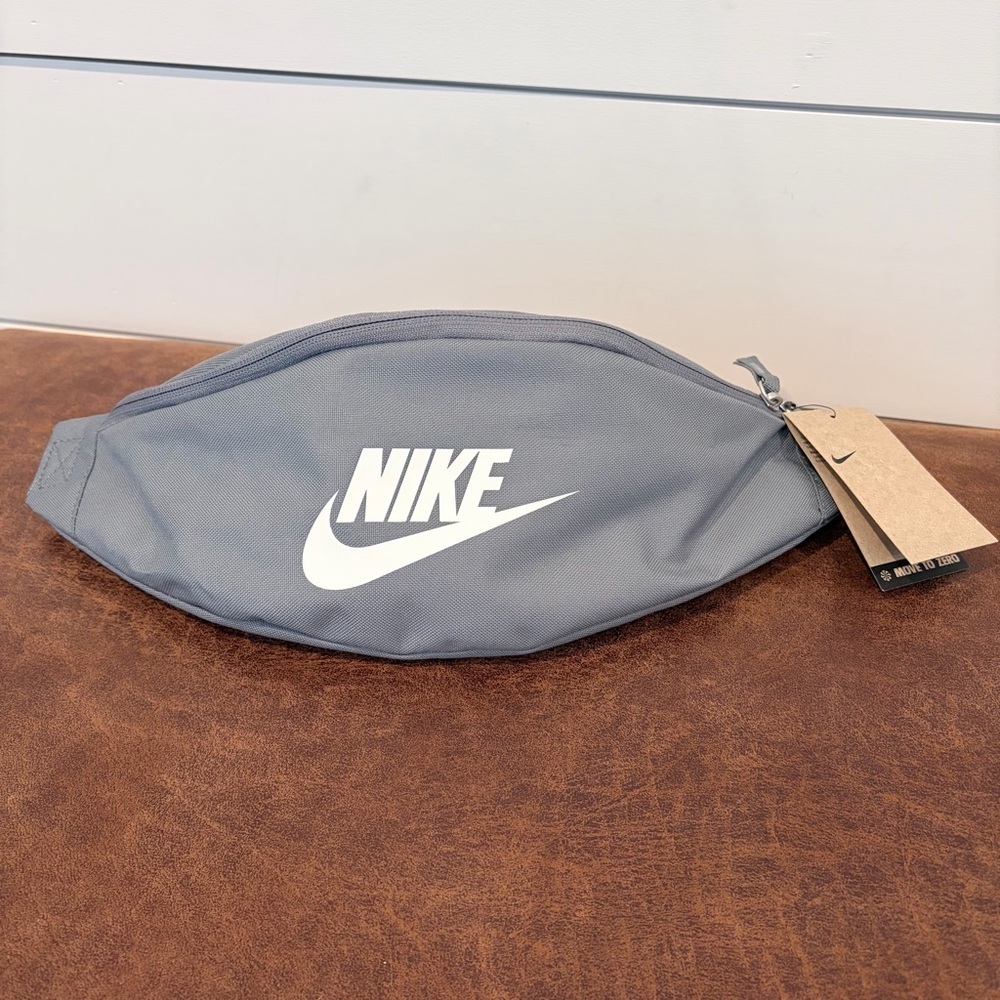 Nike Gray Minimalist Belt Bag Crossbody Fanny Pack Sporty Athleisure Workout - Picture 2 of 11